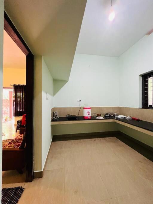 Ocean Pearl Apartment Кожикод Екстериор снимка